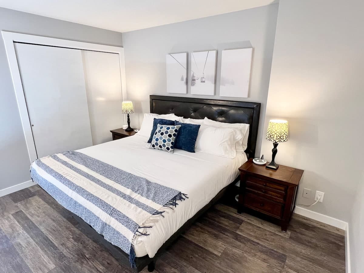 Bedroom 1 seating area with sectional
