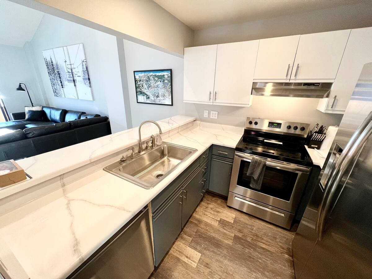 Fully equipped kitchen with full-size appliances