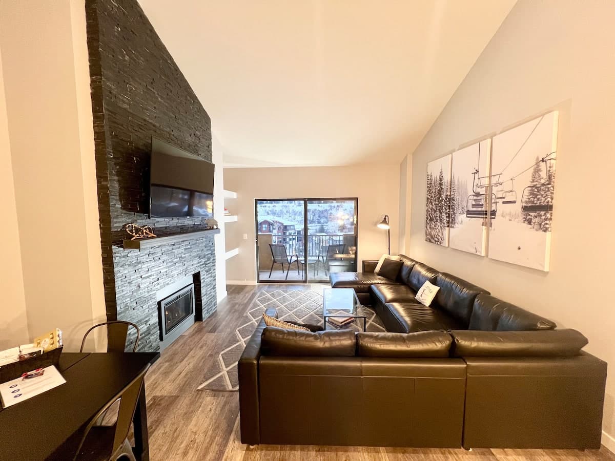 Comfortable living space off the kitchen